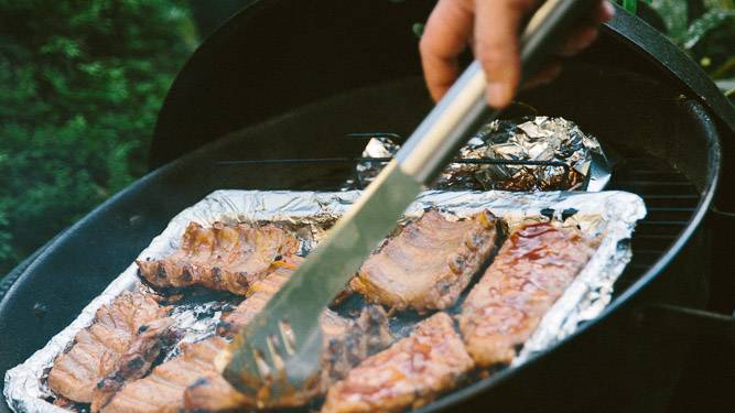 Butterweichen Und Perfekte Spareribs Am Griller