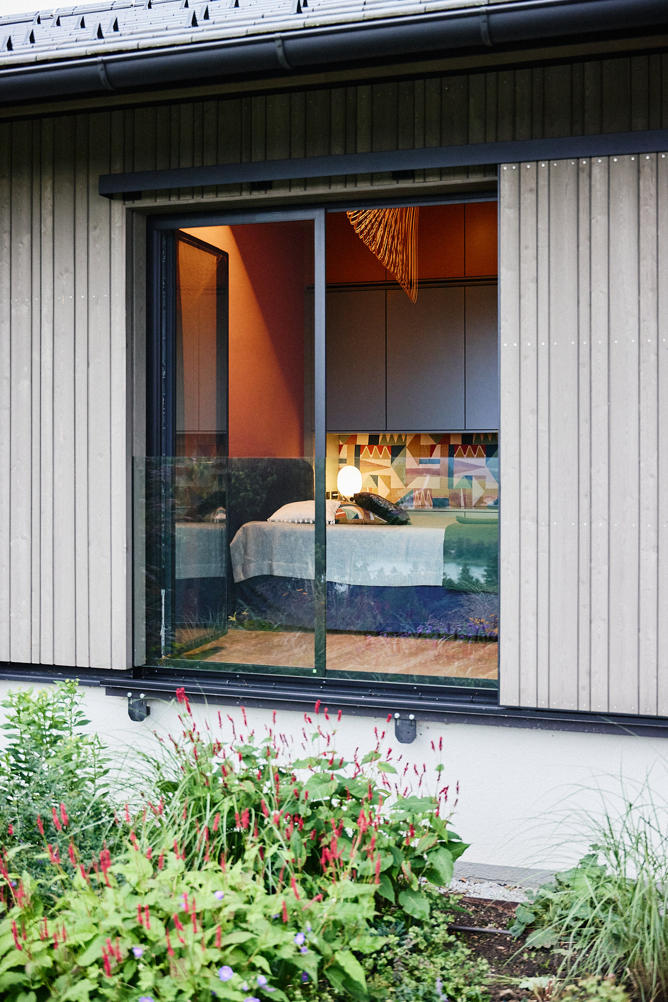 Projekt Haus Am See – Interiorfotografie &Amp; Lichtdesign In Salzburg | Niko Zuparic 16 Schlafzimmer Im Haus Am See – Interior Design Von Christina Tassioglou, Lichtkonzept Von Martina Hirschberger.