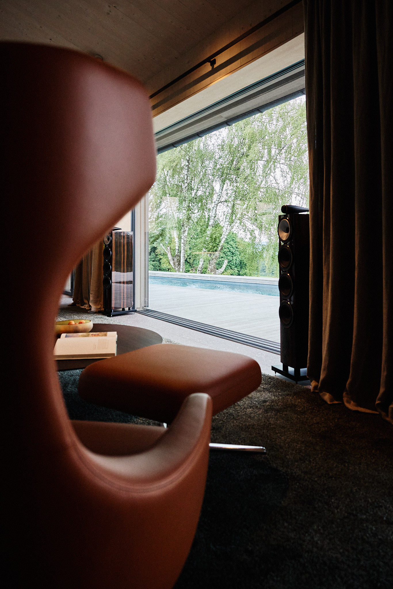 Projekt Haus Am See – Interiorfotografie &Amp; Lichtdesign In Salzburg | Niko Zuparic 2 Wohnbereich Im Haus Am See, Interiorfotografie Von Niko Zuparic – Gestaltung Von Christina Tassioglou &Amp; Martina Hirschberger.