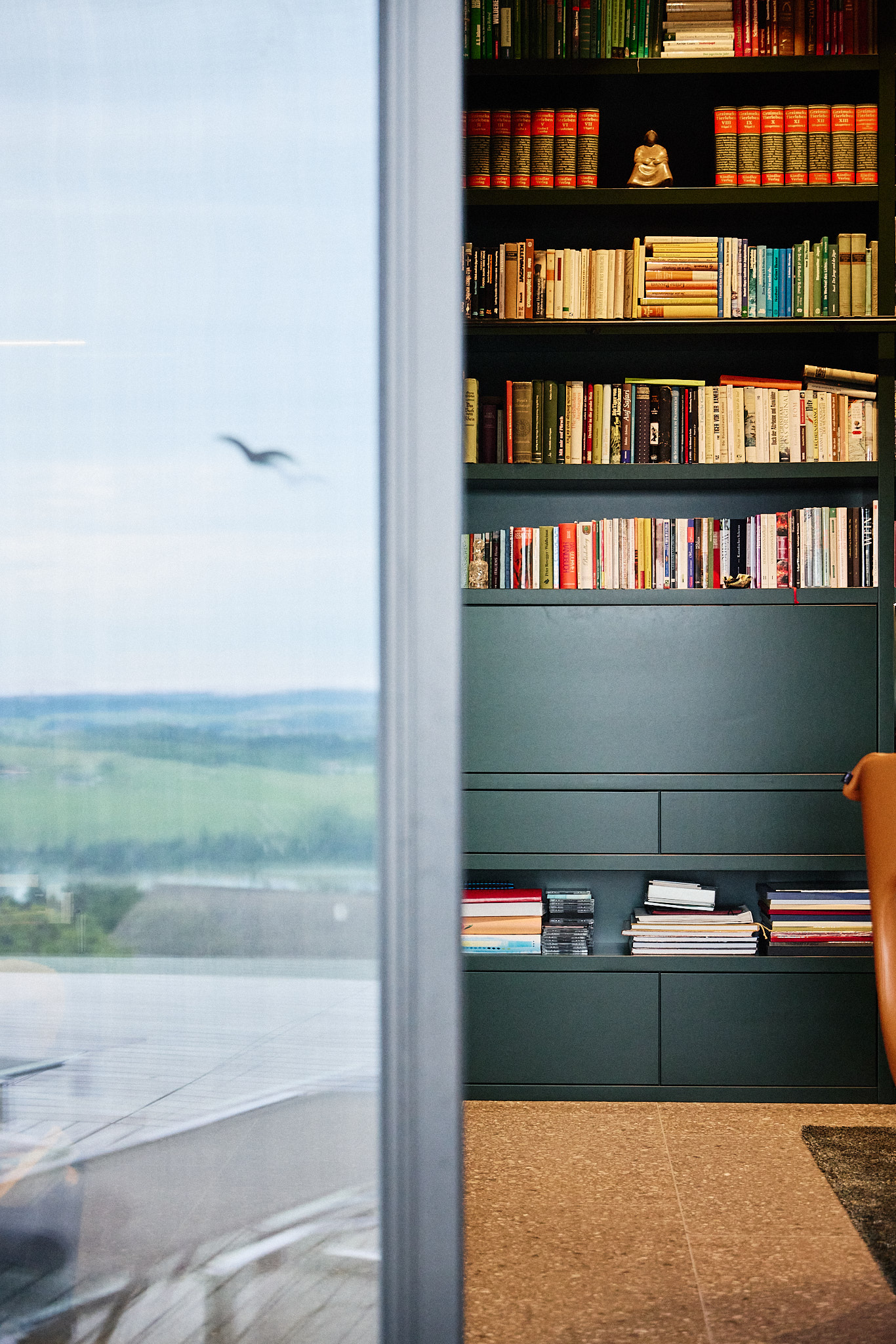 Projekt Haus Am See – Interiorfotografie &Amp; Lichtdesign In Salzburg | Niko Zuparic 12 Wohnbereich Im Haus Am See, Interiorfotografie Von Niko Zuparic – Gestaltung Von Christina Tassioglou &Amp; Martina Hirschberger.