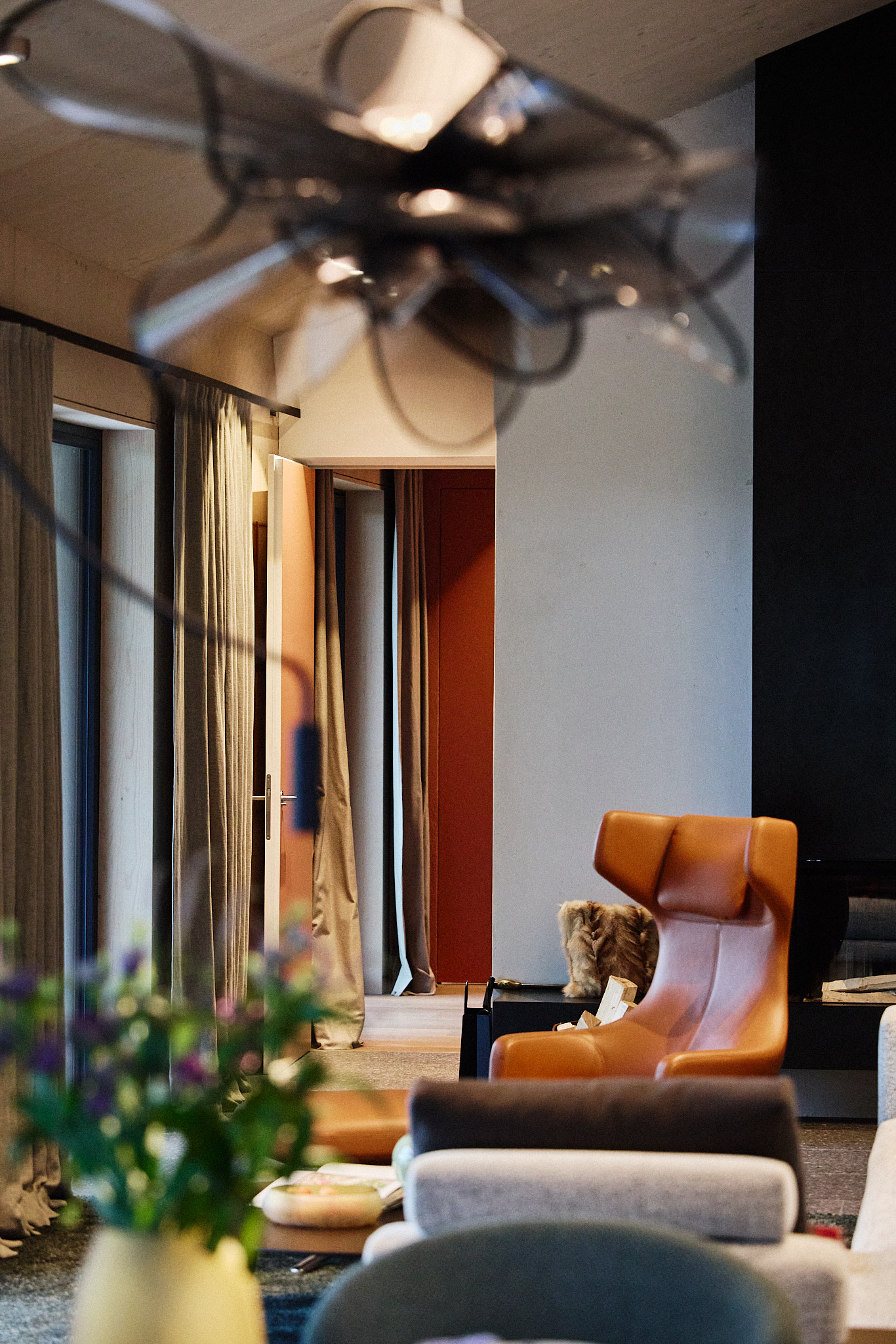 Projekt Haus Am See – Interiorfotografie &Amp; Lichtdesign In Salzburg | Niko Zuparic 13 Wohnbereich Im Haus Am See, Interiorfotografie Von Niko Zuparic – Gestaltung Von Christina Tassioglou &Amp; Martina Hirschberger.