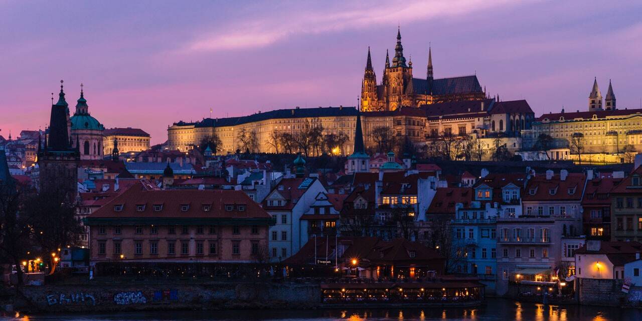 Kurztrip Nach Prag – 48 Stunden In Der Goldenen Stadt 2 Kurztrip Nach Prag - Prager Burg Bei Nacht