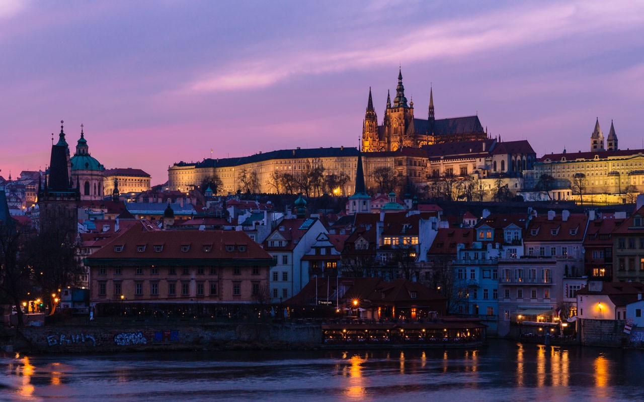 Kurztrip Nach Prag - Prager Burg Bei Nacht