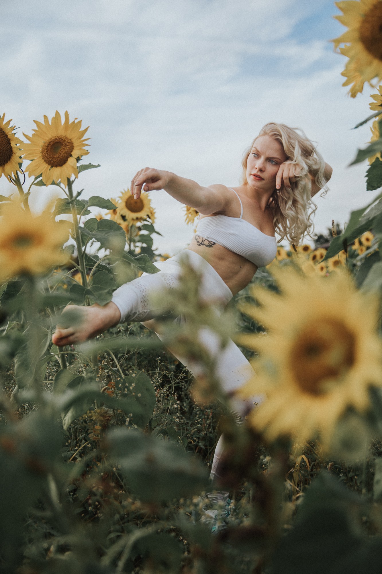Natur Portrait - Fotoshooting Im Sonnenblumenfeld